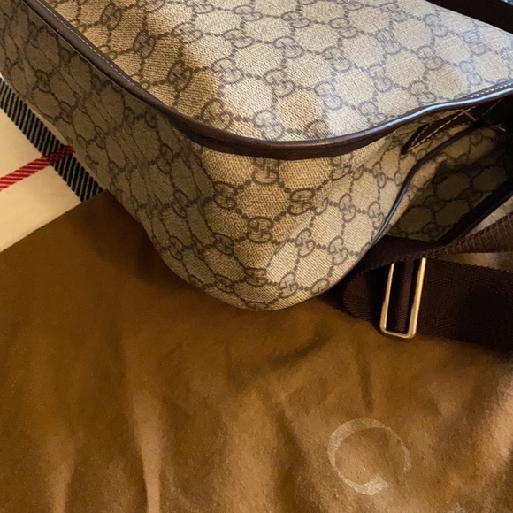 I have an Authentic Gucci supreme canvas messenger bag unisex - Picture 7 of 16